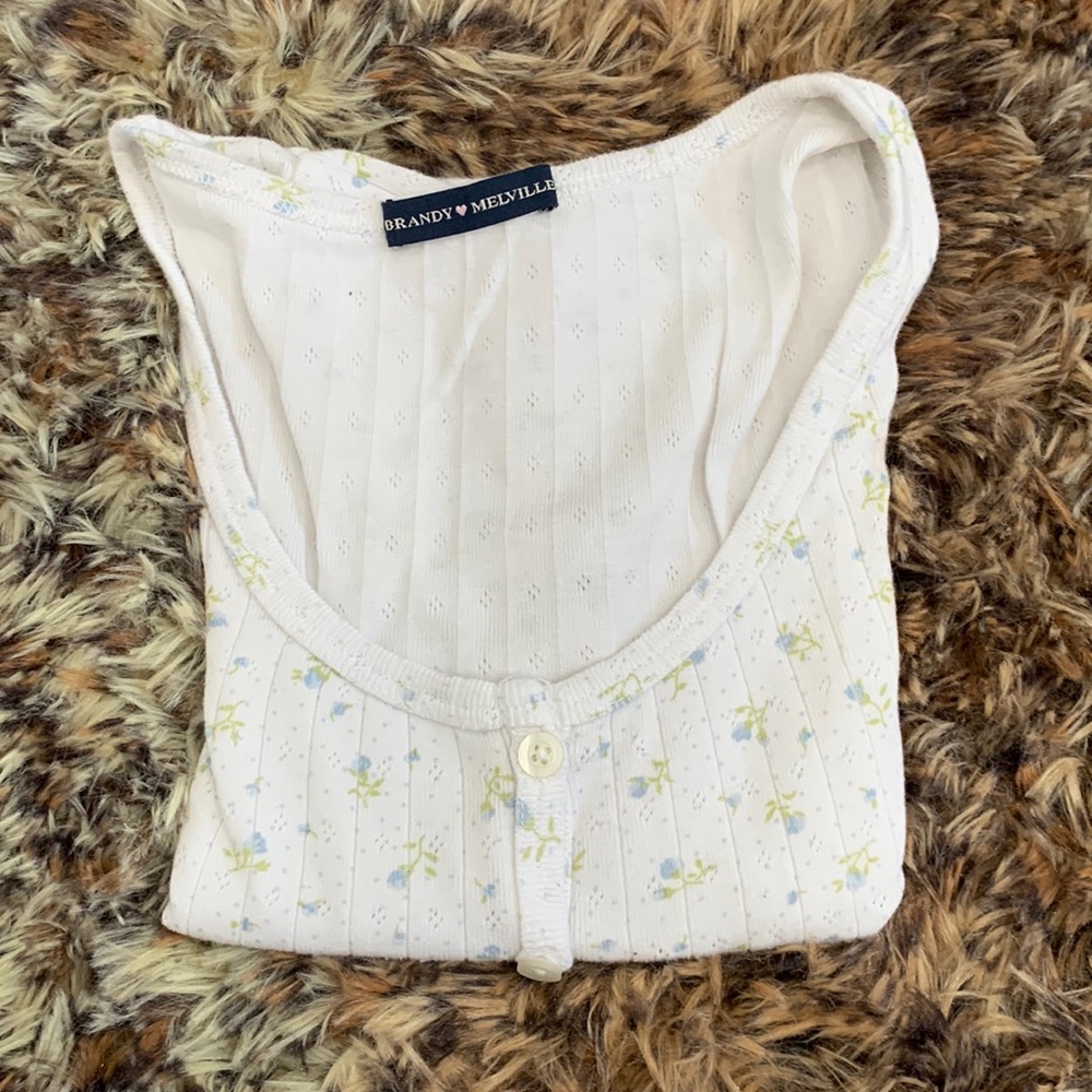 floral zelly top, perfect condition brandy melville 🤍🤍